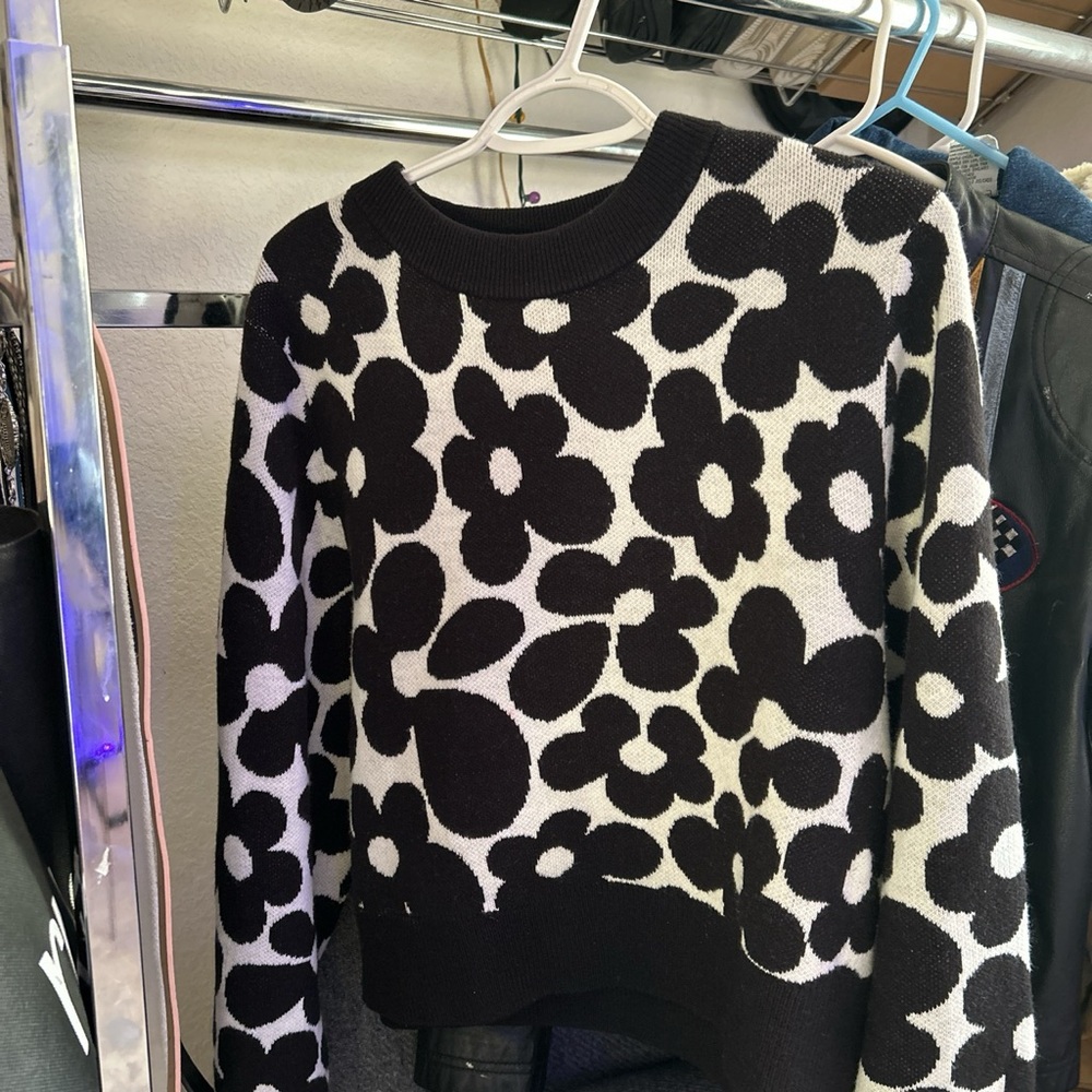 Black and white flower pattern sweater